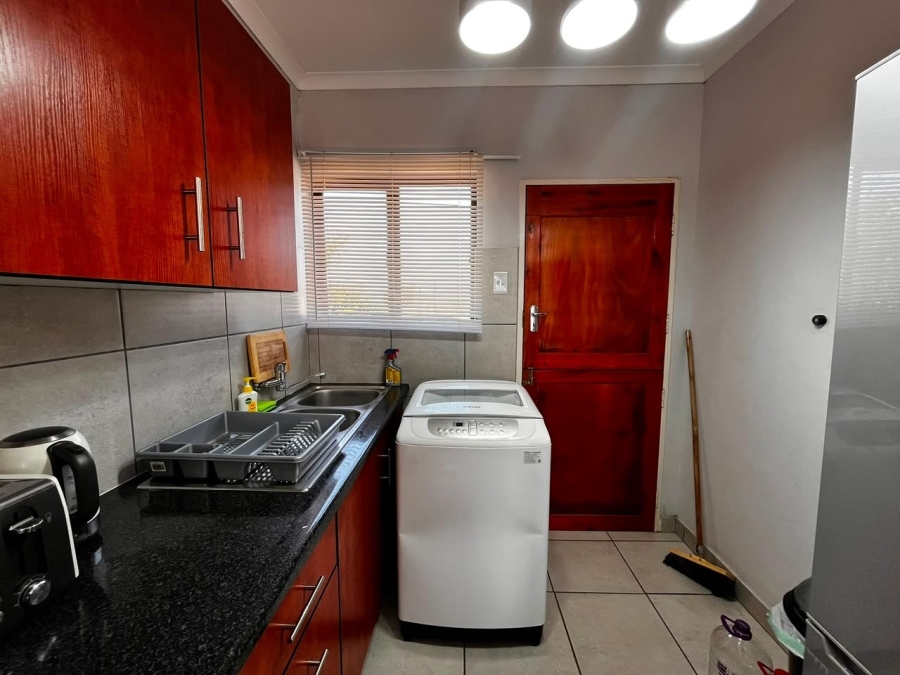 To Let 2 Bedroom Property for Rent in Waterval East North West